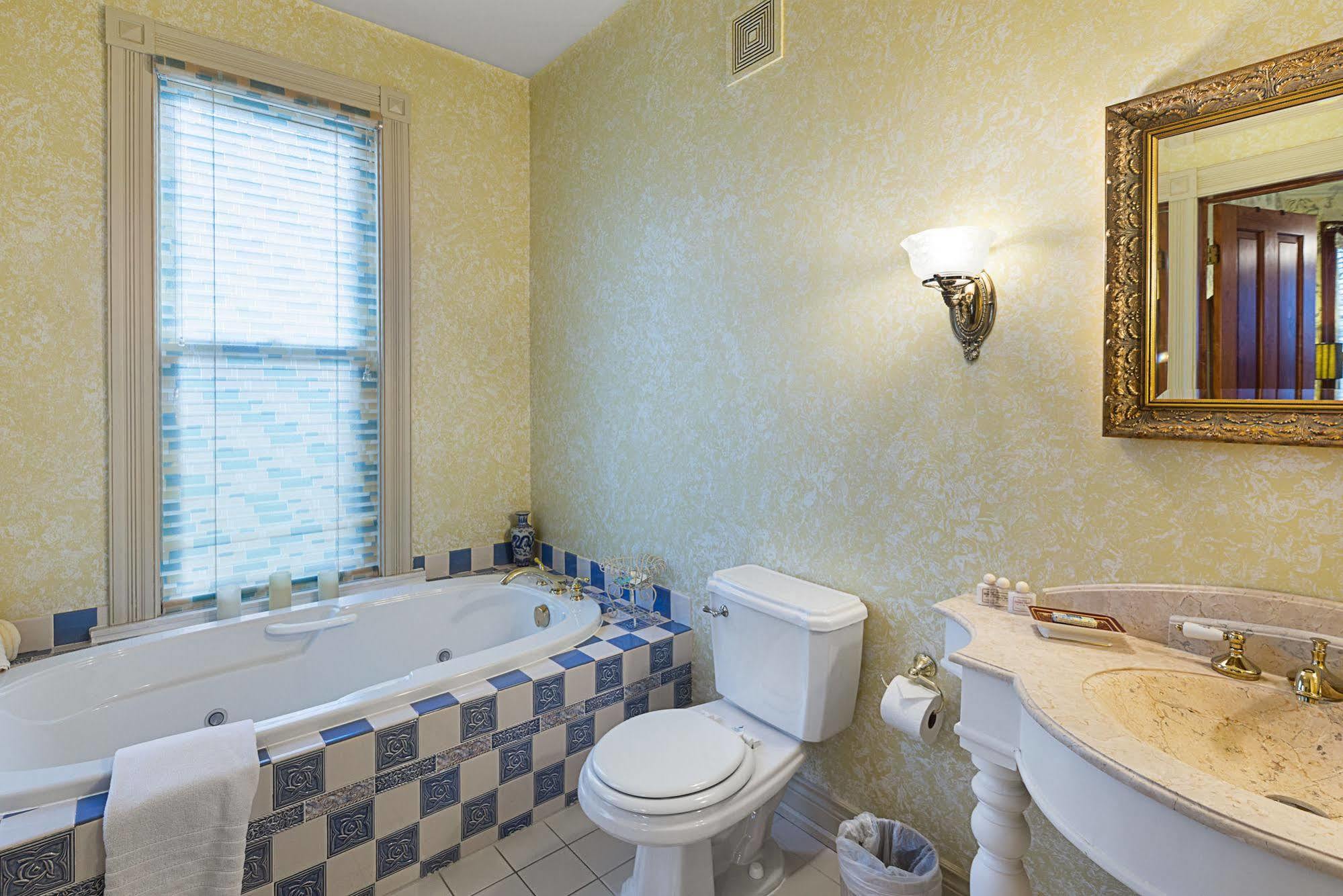 Historic Webster House Bed And Breakfast Inn ベイシティ エクステリア 写真