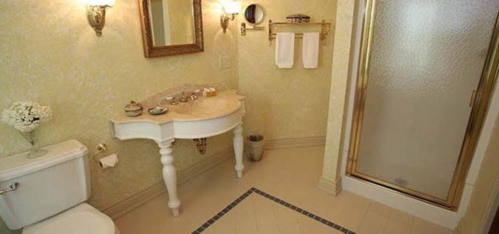 Historic Webster House Bed And Breakfast Inn ベイシティ エクステリア 写真