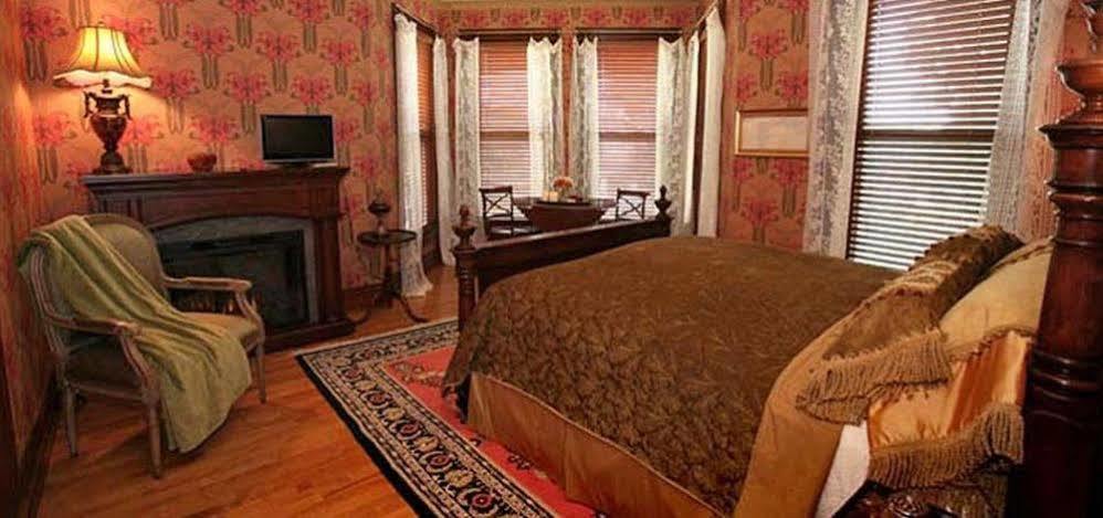 Historic Webster House Bed And Breakfast Inn ベイシティ エクステリア 写真